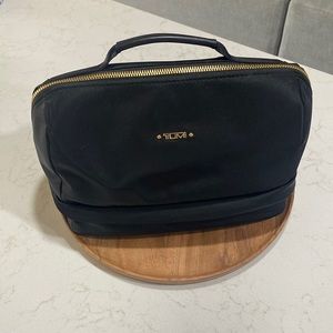 Tumi dopp kit